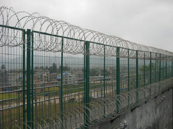 【上海厂家】刺绳护栏网 金属安全防护网 铁路护栏网
